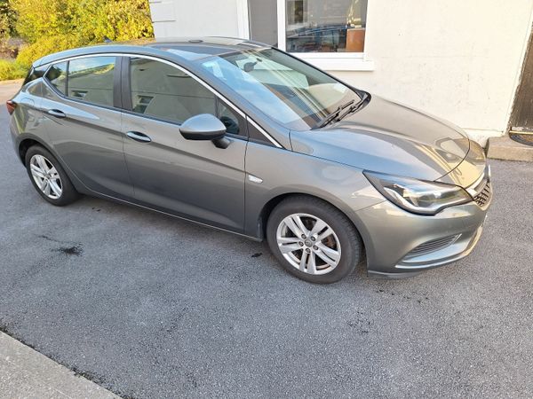 Vauxhall Astra Hatchback, Diesel, 2017, Grey