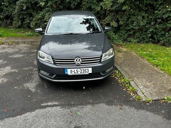 Volkswagen Passat Saloon, Diesel, 2011, Grey