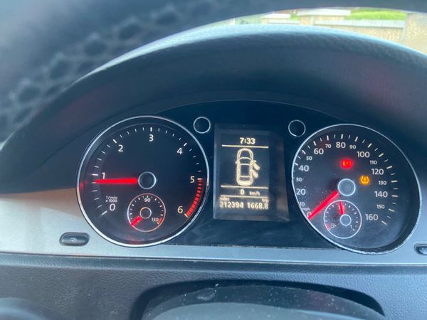 Volkswagen Passat Saloon, Diesel, 2010, Blue