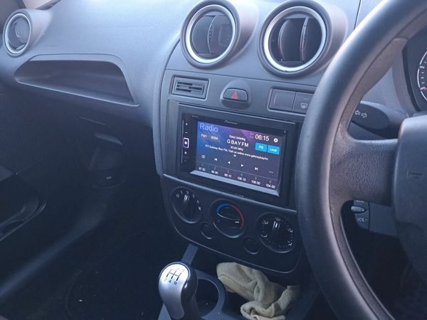 Ford Fiesta Hatchback, Petrol, 2006, Red
