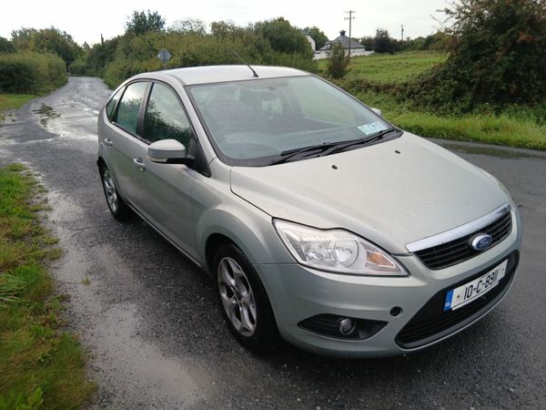 Ford Focus Hatchback, Diesel, 2010, Gold