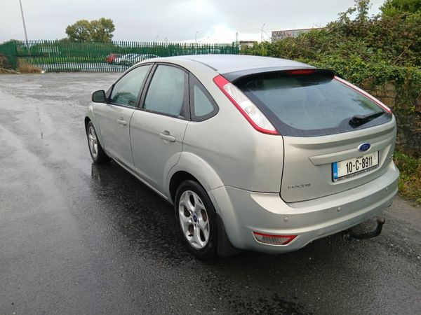 Ford Focus Hatchback, Diesel, 2010, Gold