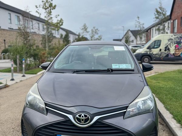 Toyota Yaris Hatchback, Petrol, 2015, Grey