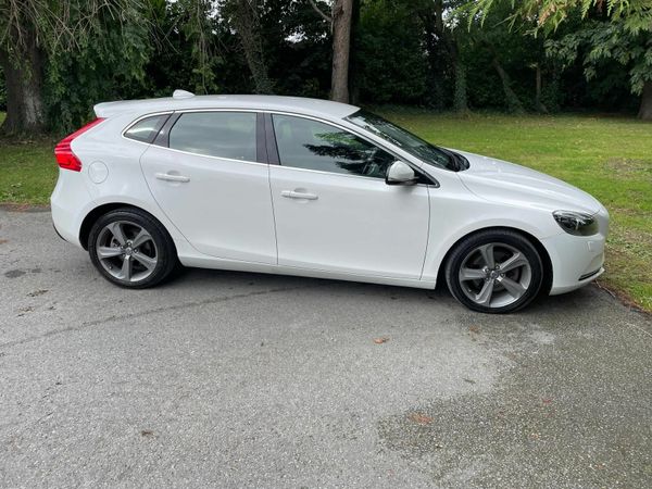 Volvo V40 Hatchback, Petrol, 2014, White
