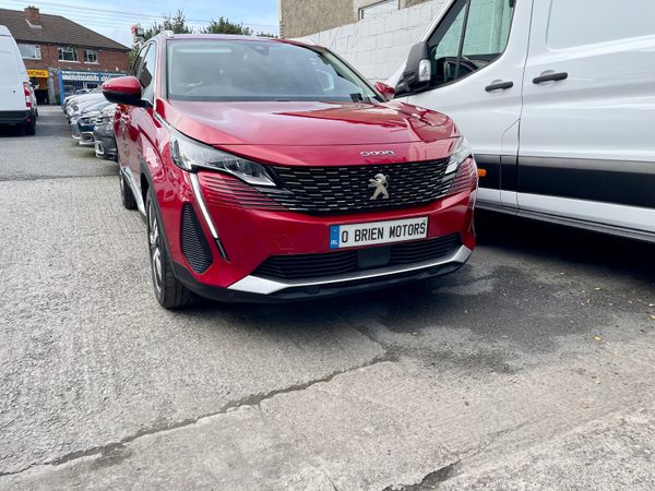Peugeot 5008 MPV, Petrol, 2021, Red