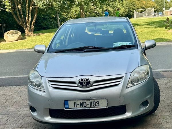 Toyota Auris Hatchback, Diesel, 2011, Silver