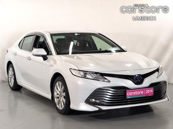 Toyota Camry Saloon, Petrol Hybrid, 2019, White