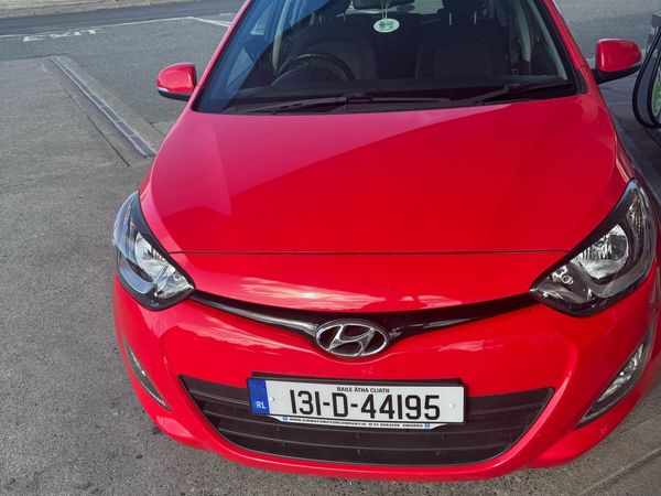 Hyundai i20 Hatchback, Petrol, 2013, Red
