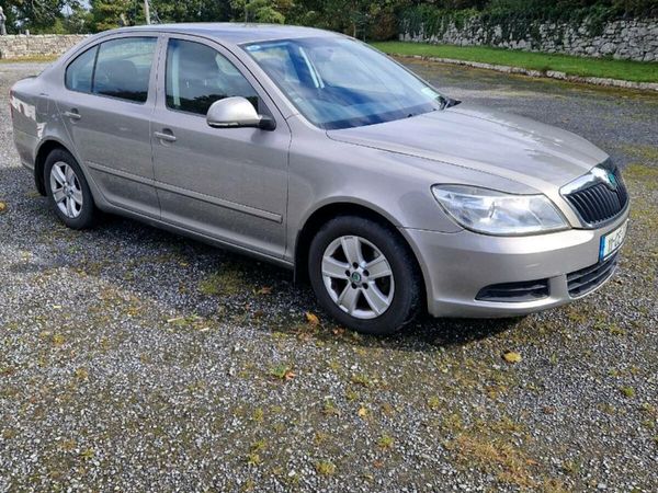 Skoda Octavia Hatchback, Diesel, 2011, Beige