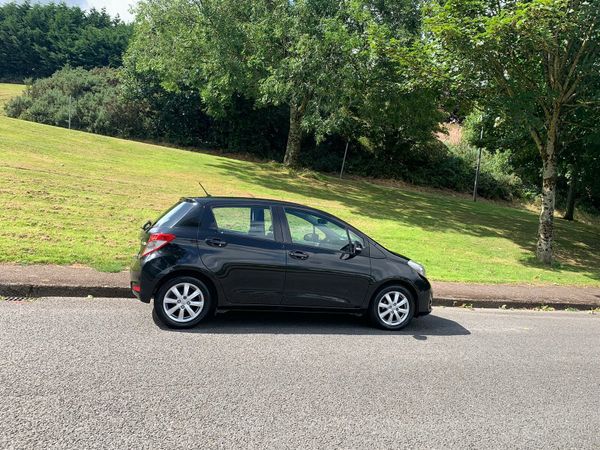 Toyota Yaris Hatchback, Petrol, 2013, Black