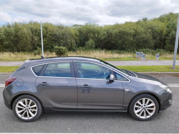 Opel Astra Hatchback, Diesel, 2010, Grey