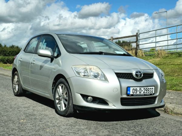 Toyota Auris Hatchback, Petrol, 2009, Silver