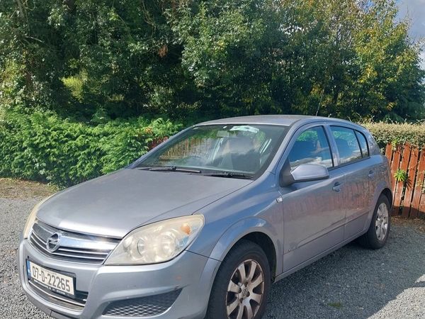Opel Astra Hatchback, Petrol, 2007, Silver