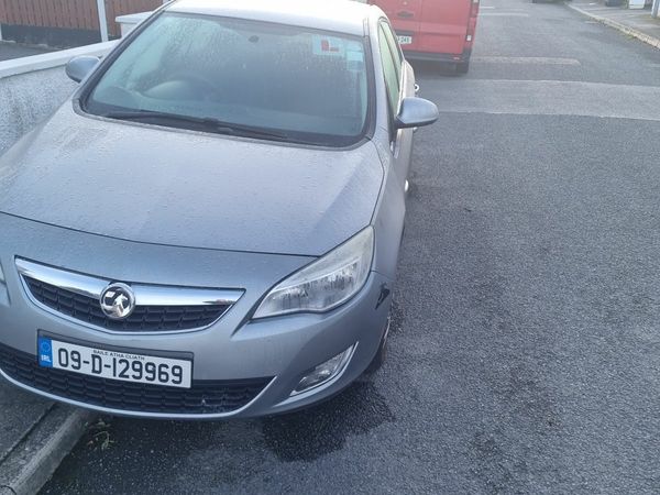 Vauxhall Astra Hatchback, Petrol, 2009, Silver