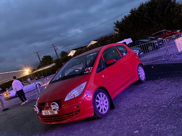 Mitsubishi Colt MPV, Petrol, 2010, Red