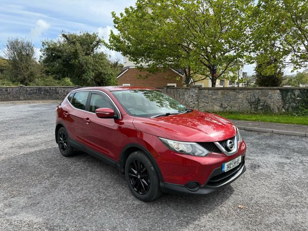 Nissan Qashqai Hatchback, Diesel, 2014, Red