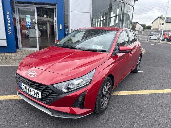 Hyundai i20 Hatchback, Petrol, 2024, Red