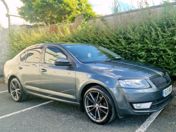 Skoda Octavia Saloon, Diesel, 2015, Grey