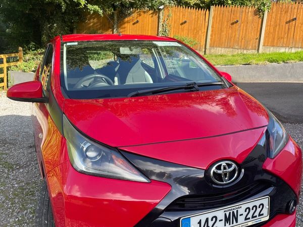Toyota Aygo Hatchback, Petrol, 2014, Red