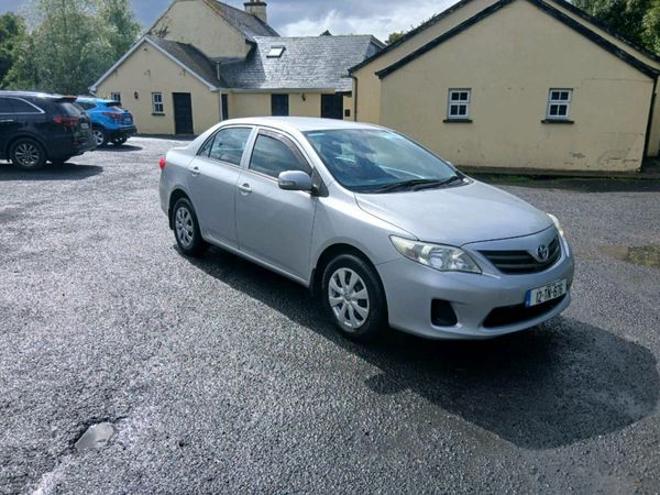 Toyota Corolla Saloon, Diesel, 2012, Silver