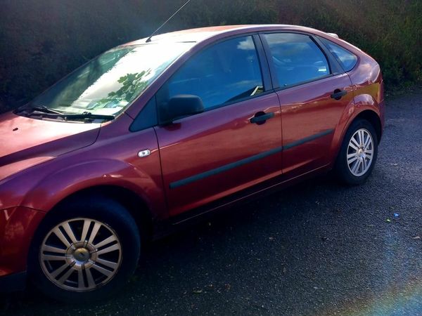 Ford Focus Hatchback, Petrol, 2005, Red