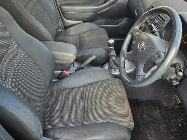 Toyota Avensis Saloon, Diesel, 2007, Red