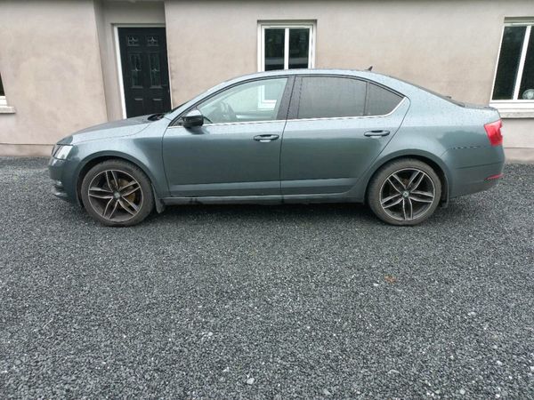 Skoda Octavia Hatchback, Diesel, 2018, Grey
