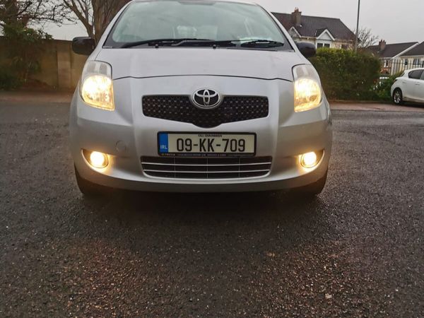 Toyota Yaris Hatchback, Petrol, 2009, Silver