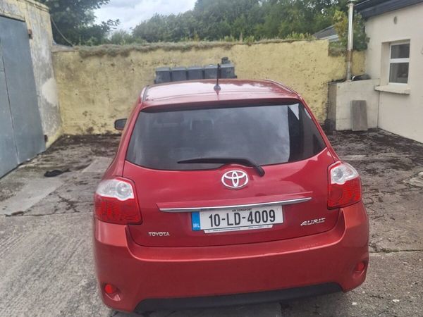 Toyota Auris Hatchback, Diesel, 2010, Red
