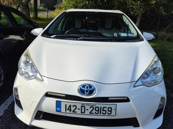 Toyota Aqua Hatchback, Petrol Hybrid, 2014, White