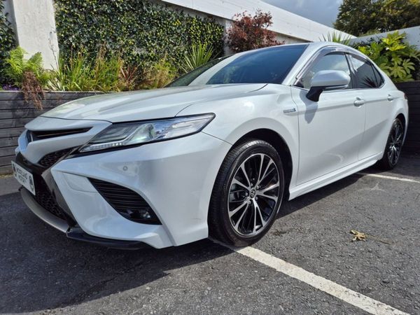 Toyota Camry Saloon, Hybrid, 2020, White