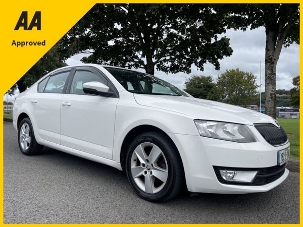 Skoda Octavia Hatchback, Diesel, 2016, White