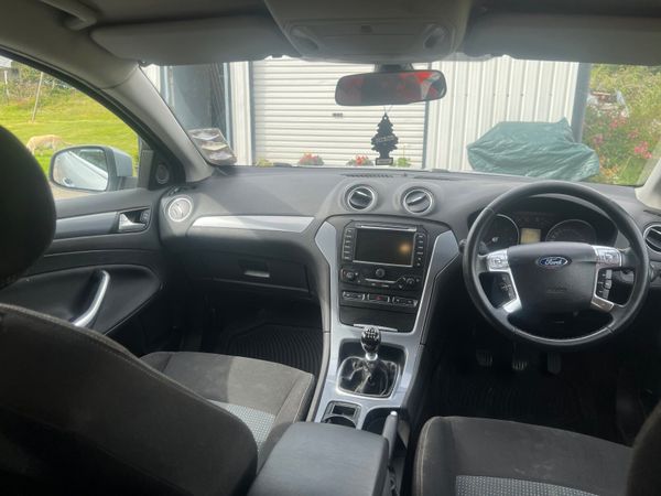 Ford Mondeo Hatchback, Diesel, 2014, Silver