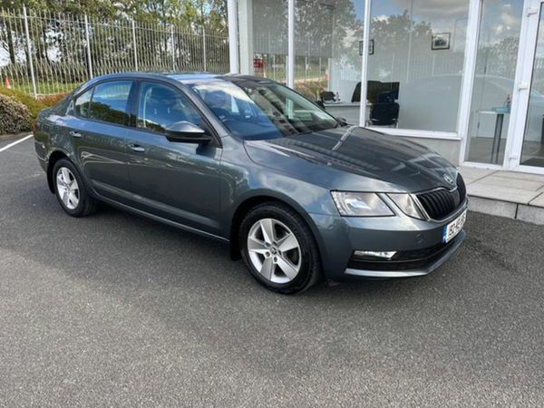 Skoda Octavia Saloon, Diesel, 2019, Grey