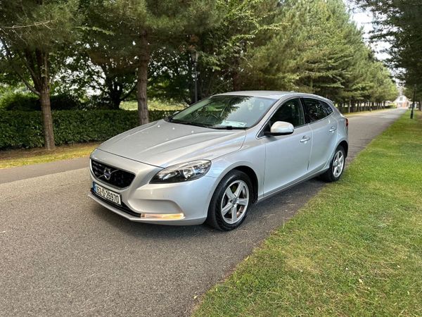Volvo V40 Hatchback, Diesel, 2015, Silver