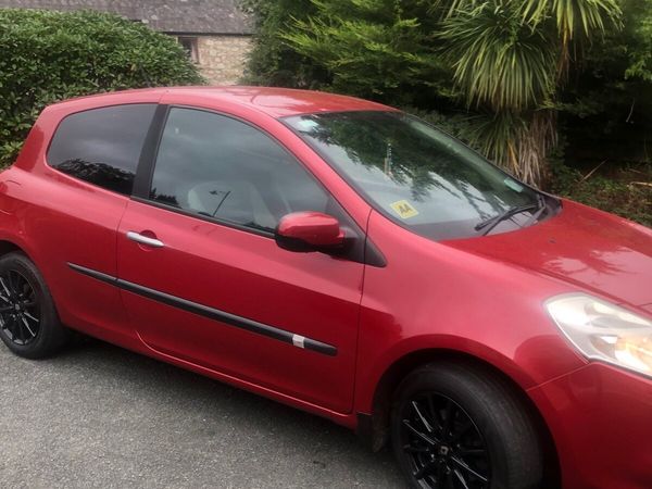 Renault Clio Hatchback, Ethanol Petrol, 2010, Red
