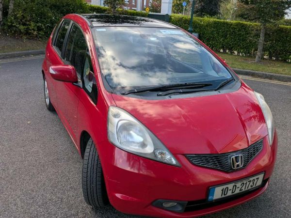 Honda Jazz Hatchback, Petrol, 2010, Red