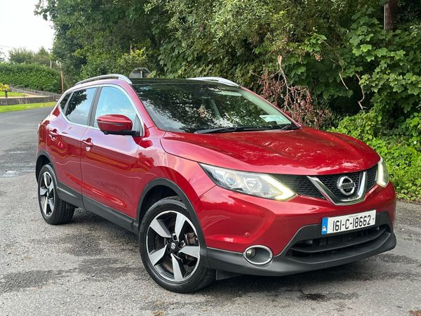 Nissan Qashqai Hatchback, Diesel, 2016, Red