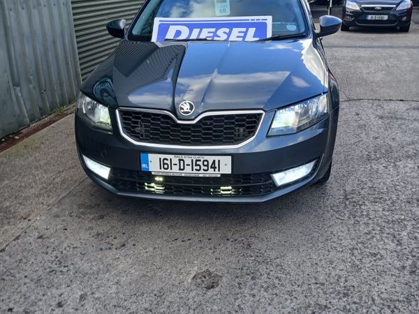 Skoda Octavia Saloon, Diesel, 2016, Grey