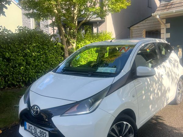 Toyota Aygo Hatchback, Petrol, 2014, White