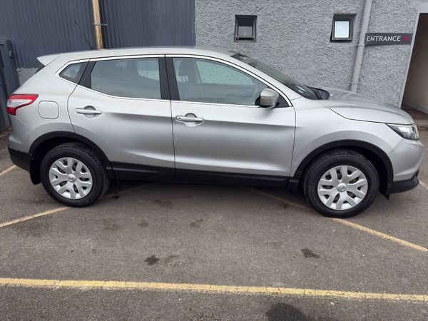 Nissan Qashqai Hatchback, Petrol, 2014, Silver