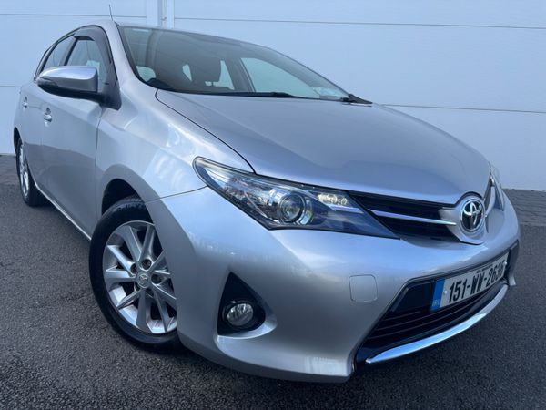Toyota Auris Hatchback, Petrol, 2015, Silver