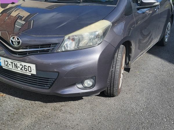 Toyota Yaris Hatchback, Petrol, 2012, Grey