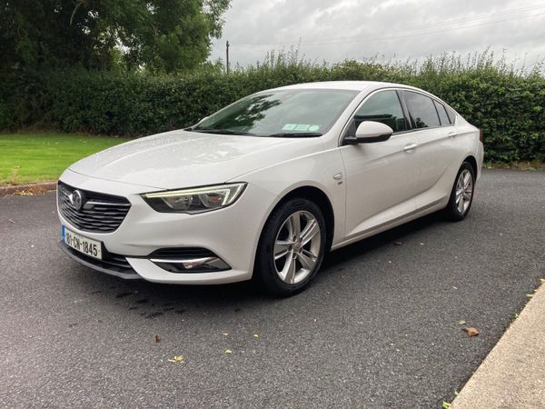 Vauxhall Insignia Hatchback, Diesel, 2018, White