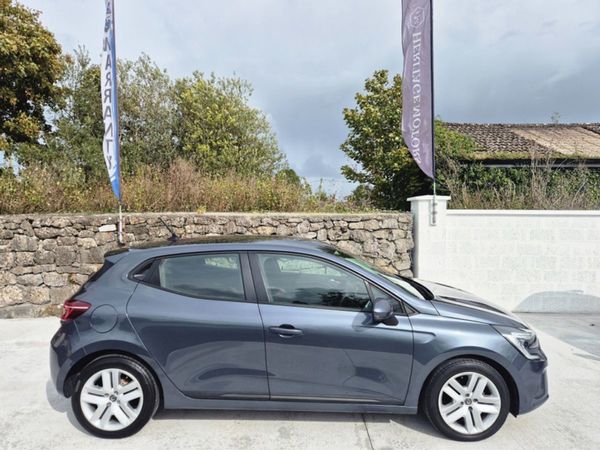 Renault Clio Hatchback, Petrol, 2022, Grey