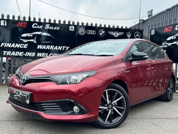 Toyota Auris MPV, Petrol Hybrid, 2018, Red