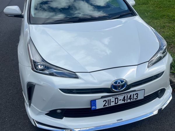 Toyota Prius Hatchback, Petrol Hybrid, 2021, White