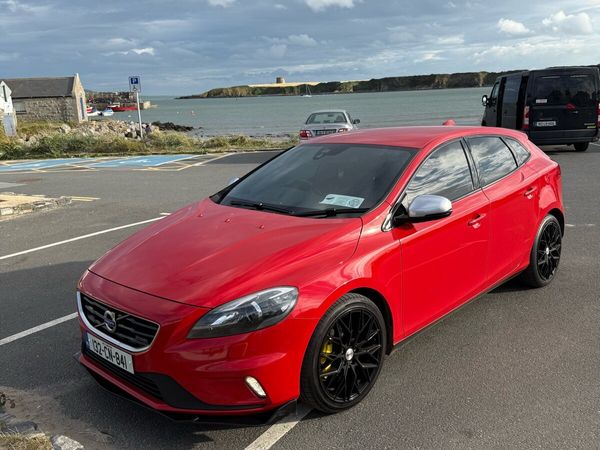 Volvo V40 Hatchback, Diesel, 2013, Red