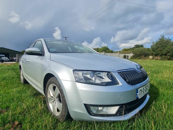 Skoda Octavia Saloon, Diesel, 2017, Grey