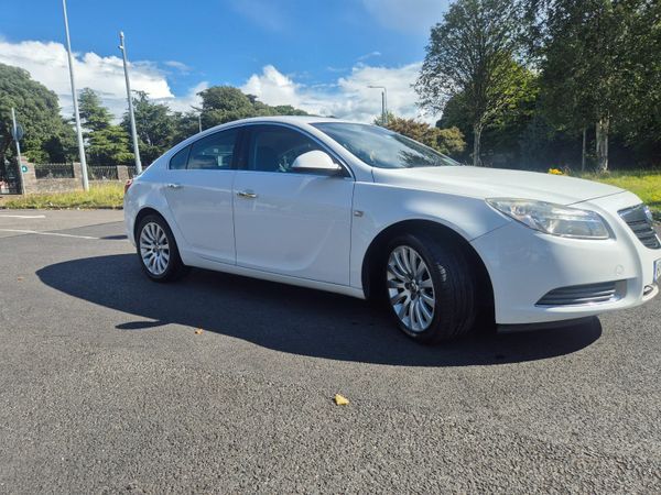 Vauxhall Insignia Hatchback, Diesel, 2010, White